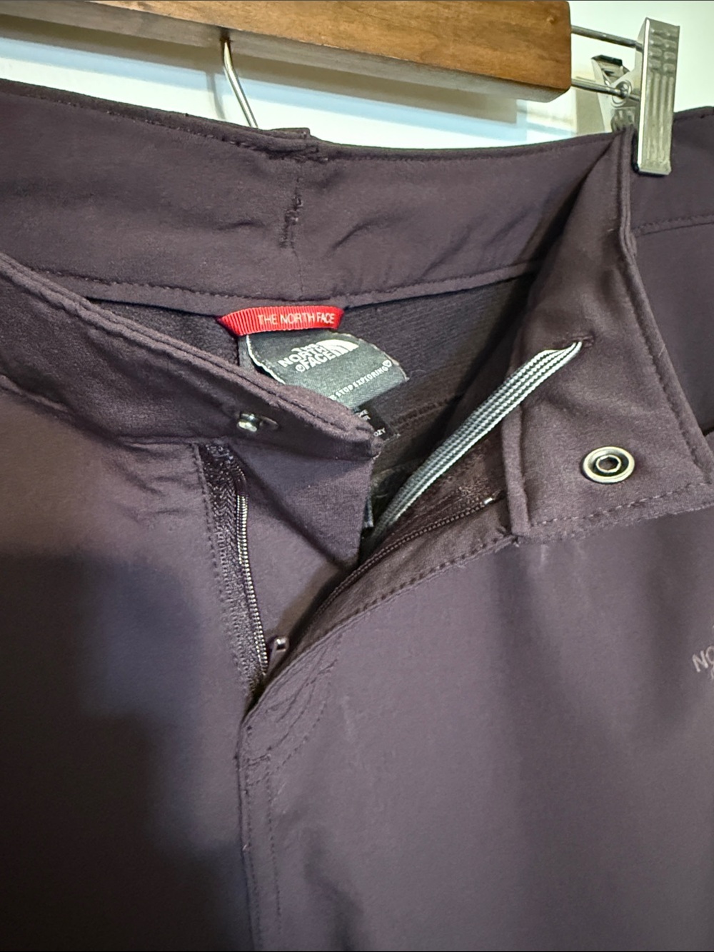 The North Face Soft Shell Stretch Hiking Pants with Zippered Pockets 10 Short - Picture 9 of 11